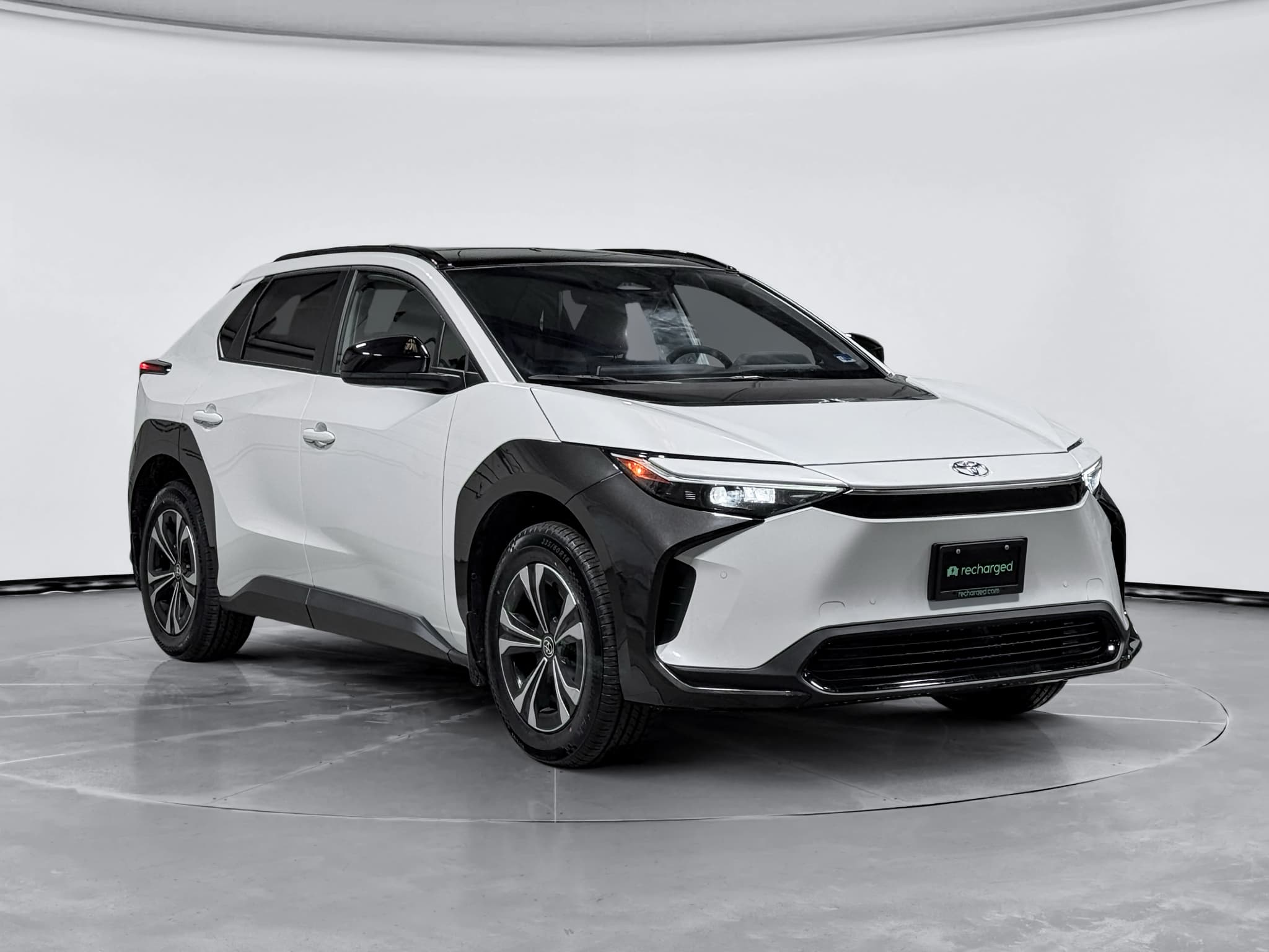2024 Toyota bZ4X view 4
