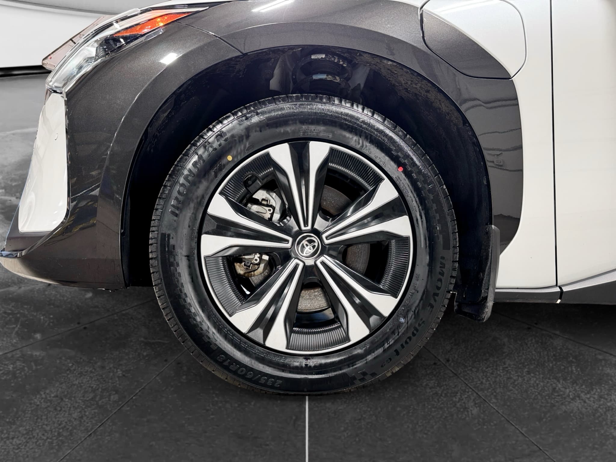 2024 Toyota bZ4X view 26