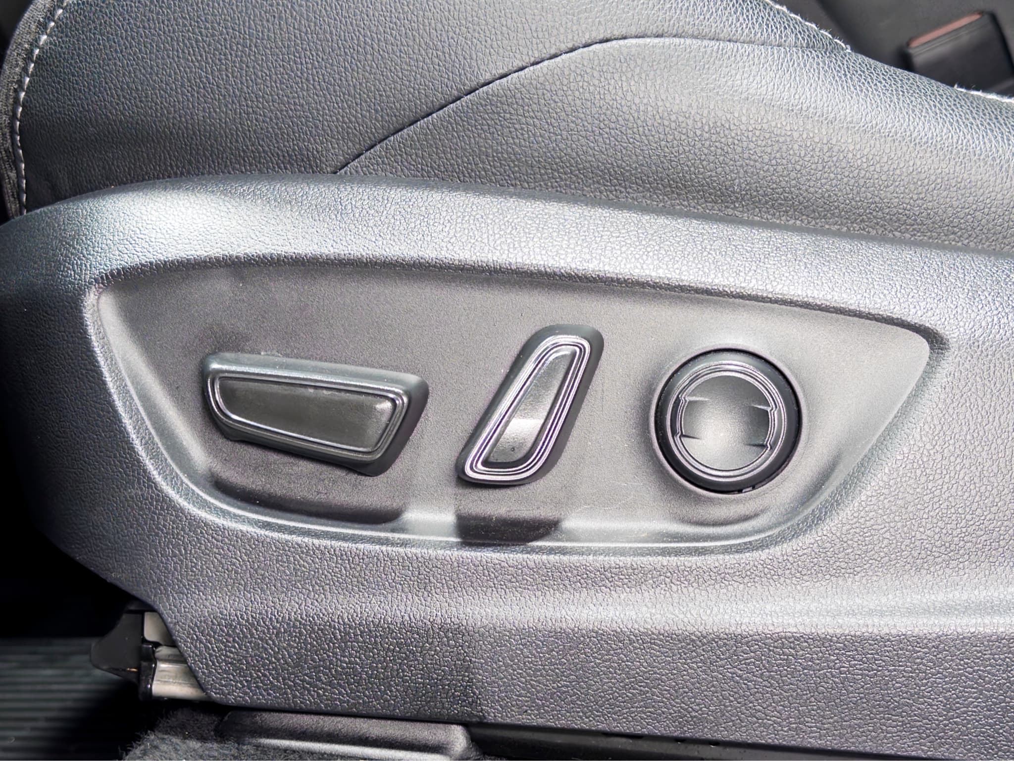 2024 Toyota bZ4X view 6