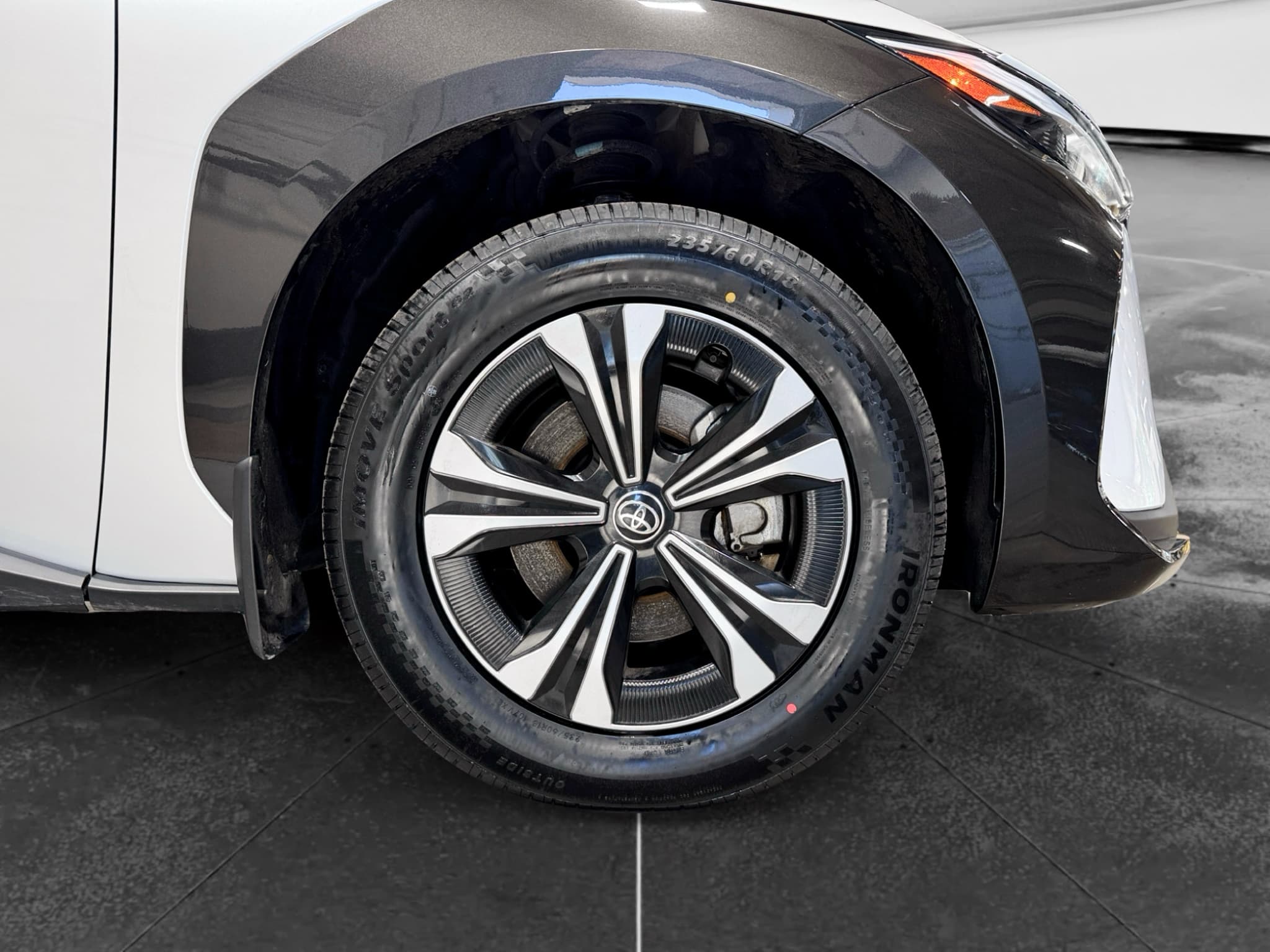 2024 Toyota bZ4X view 32