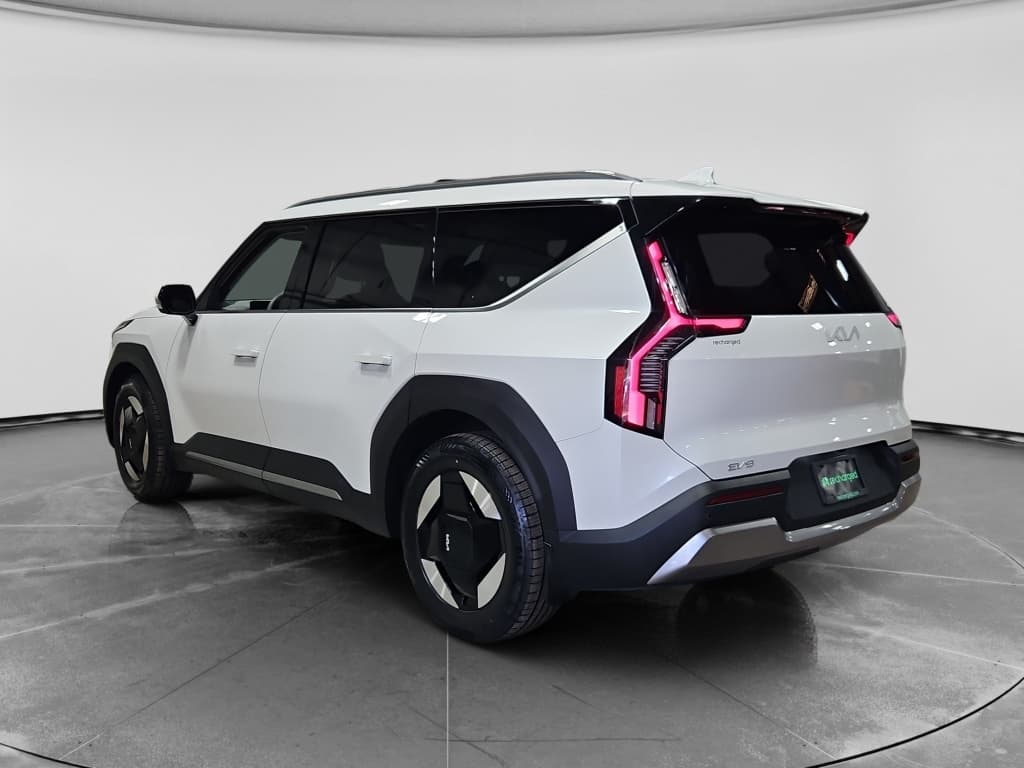 2024 Kia EV9 view 2