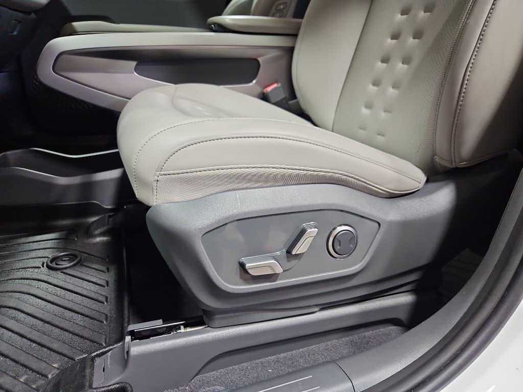 2024 Kia EV9 view 7