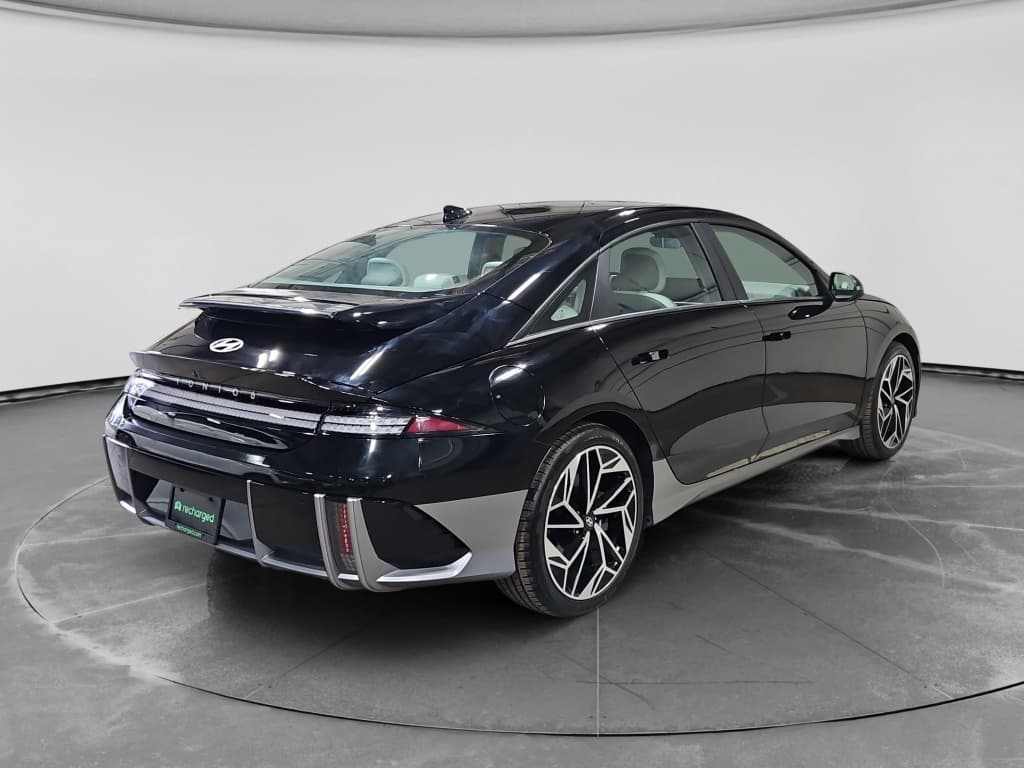 2023 Hyundai IONIQ 6 view 3