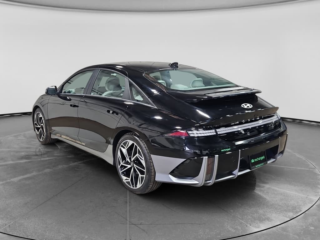 2023 Hyundai IONIQ 6 view 2