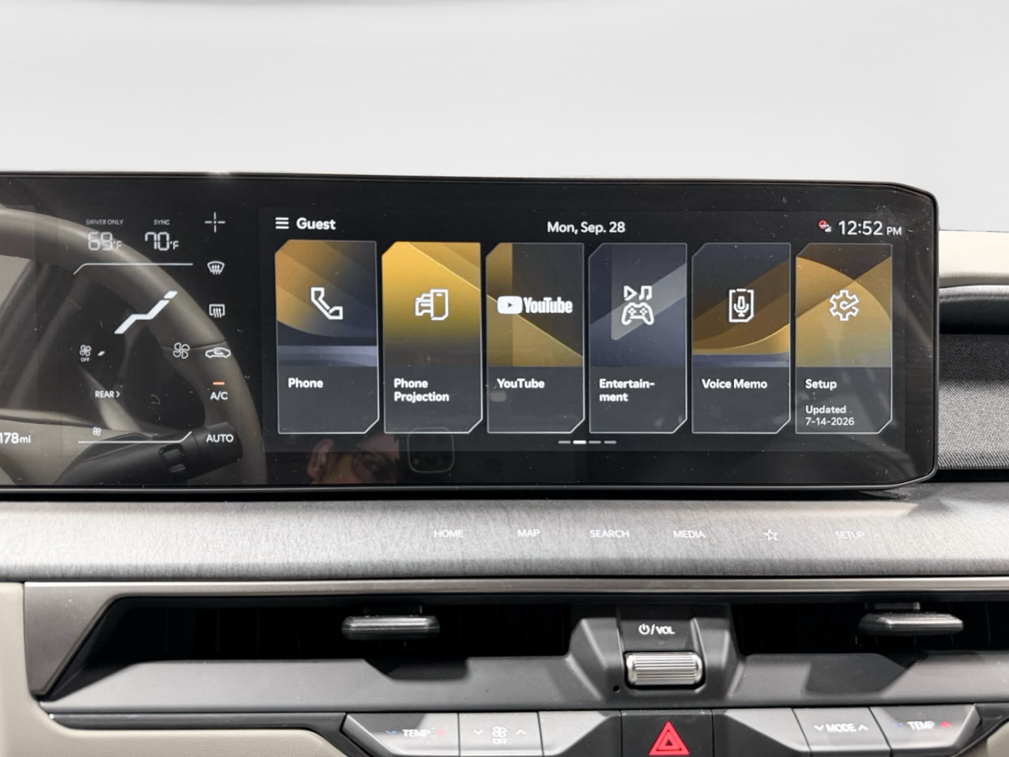 2024 Kia EV9 view 13