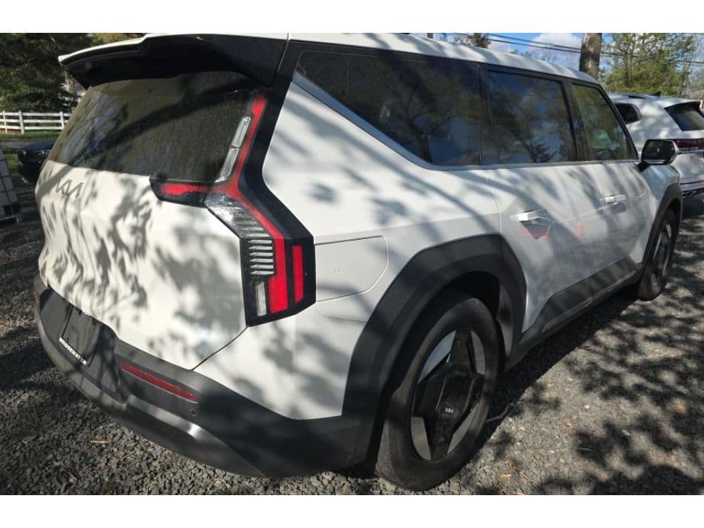 2024 Kia EV9 view 3