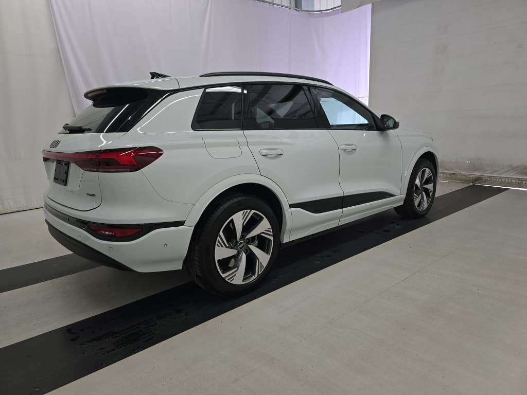 2025 Audi Q6 e-tron view 3