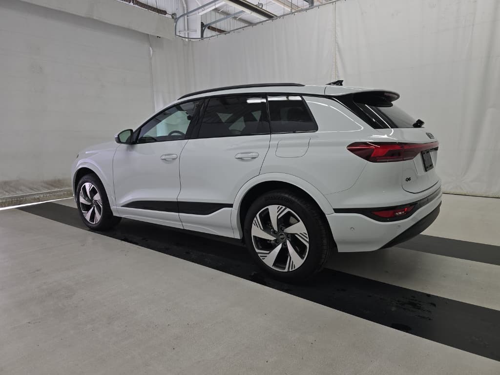 2025 Audi Q6 e-tron view 4