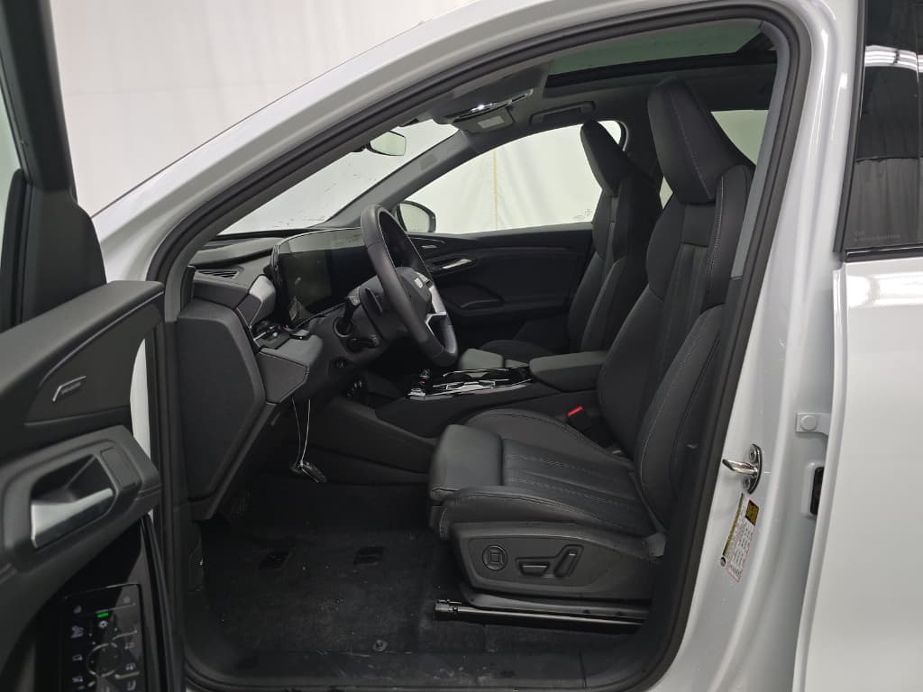 2025 Audi Q6 e-tron view 5