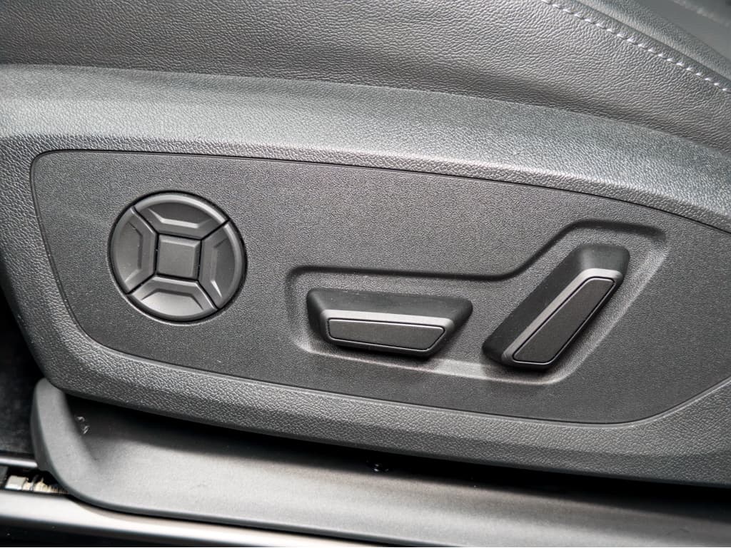 2025 Audi Q6 e-tron view 6