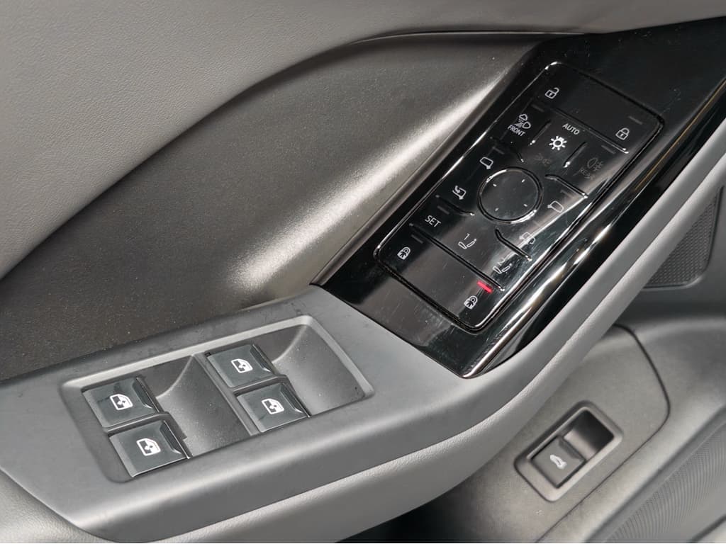 2025 Audi Q6 e-tron view 7
