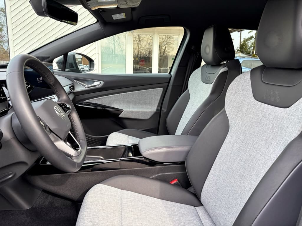 2023 Volkswagen ID.4 view 18