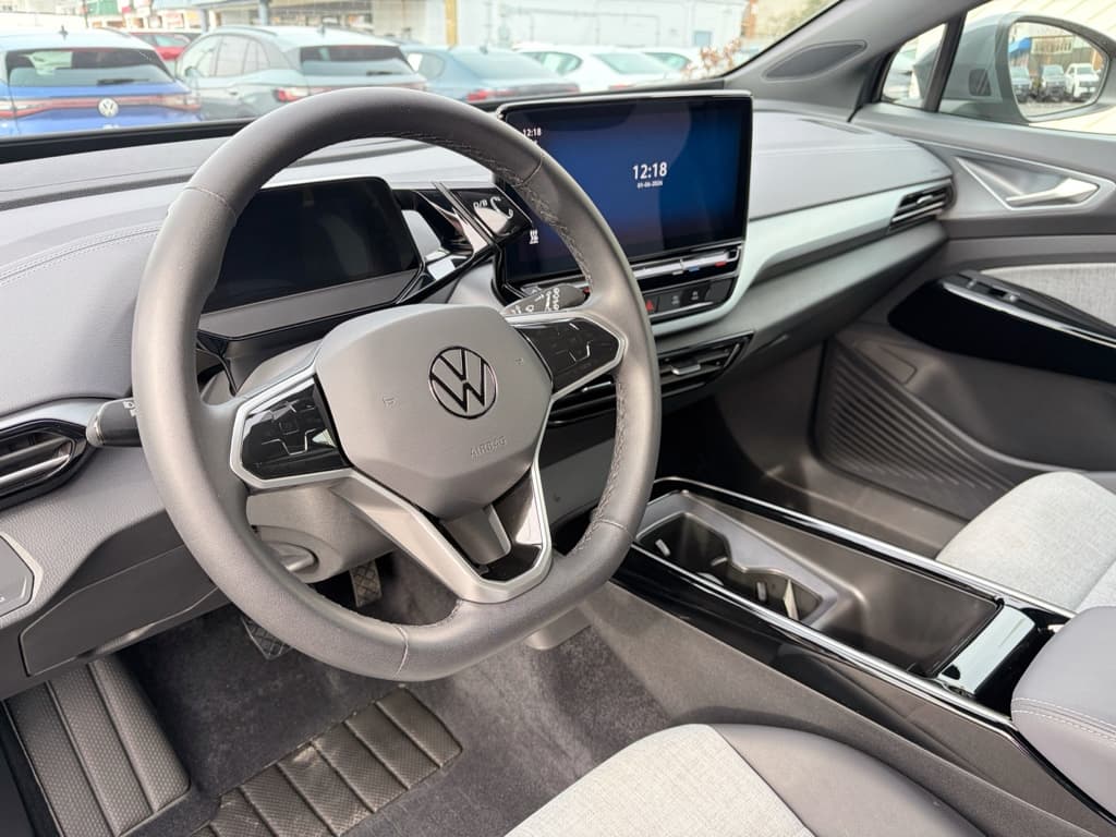 2023 Volkswagen ID.4 view 19