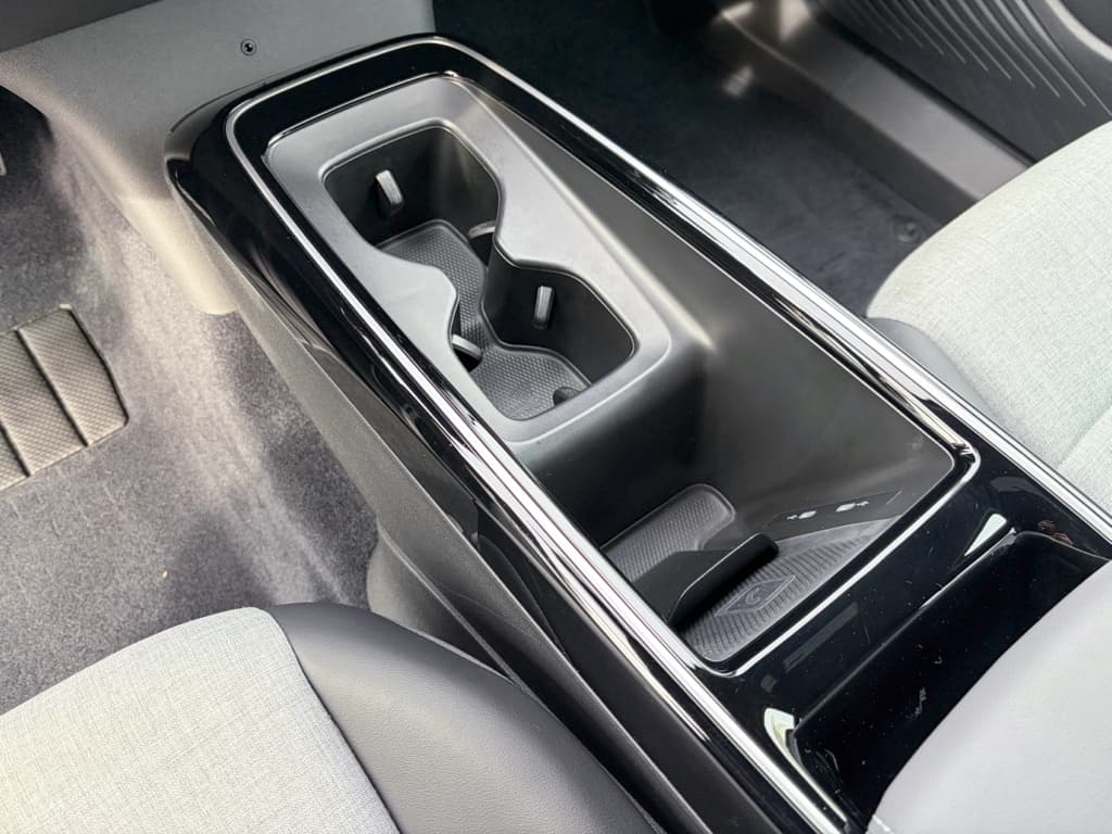 2023 Volkswagen ID.4 view 20