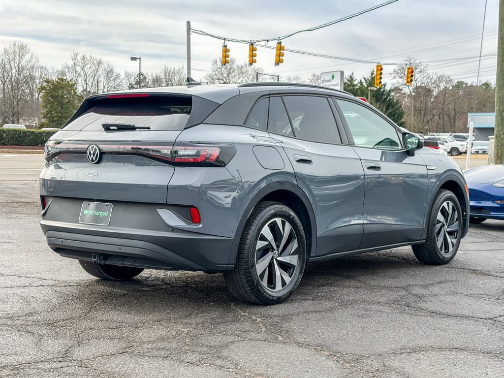 2023 Volkswagen ID.4 view 3
