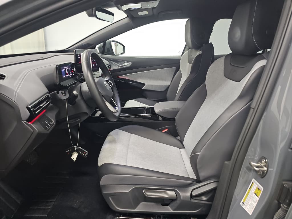 2023 Volkswagen ID.4 view 5