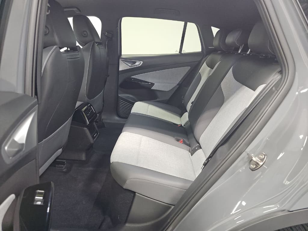 2023 Volkswagen ID.4 view 6