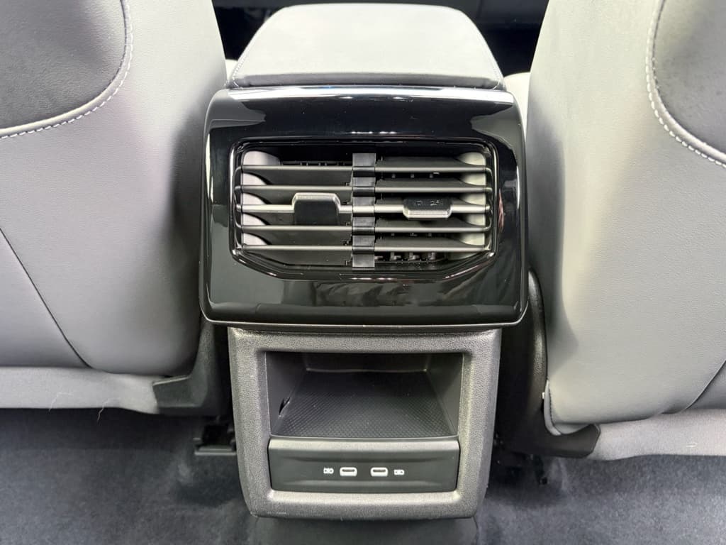 2023 Volkswagen ID.4 view 22