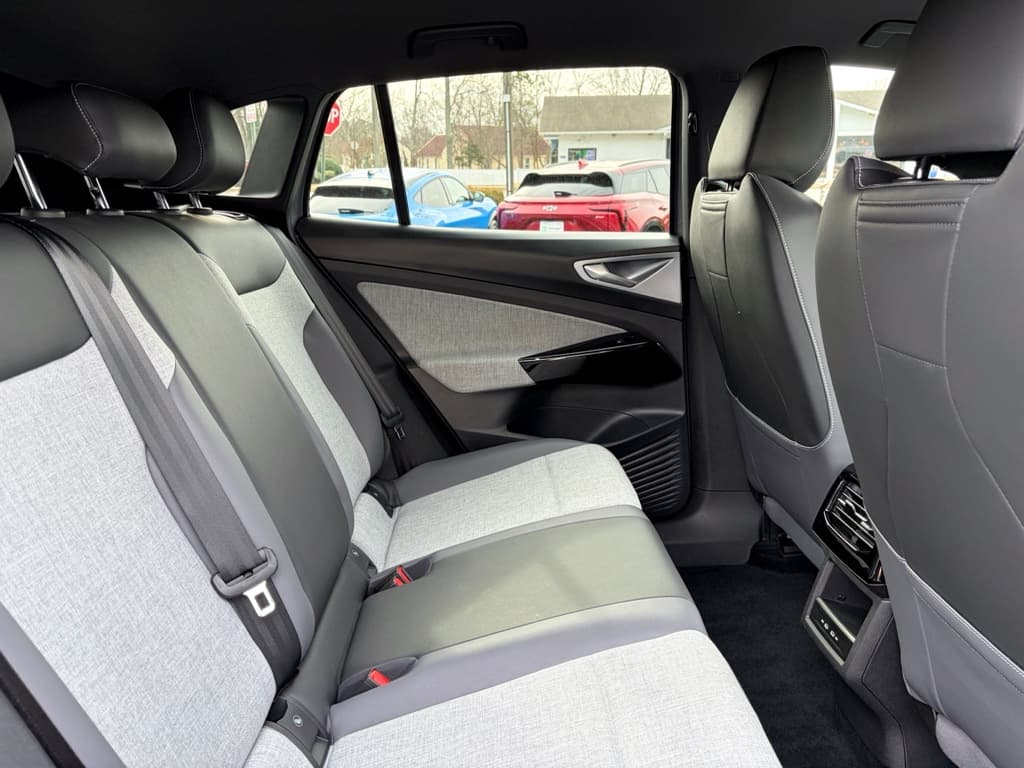 2023 Volkswagen ID.4 view 23