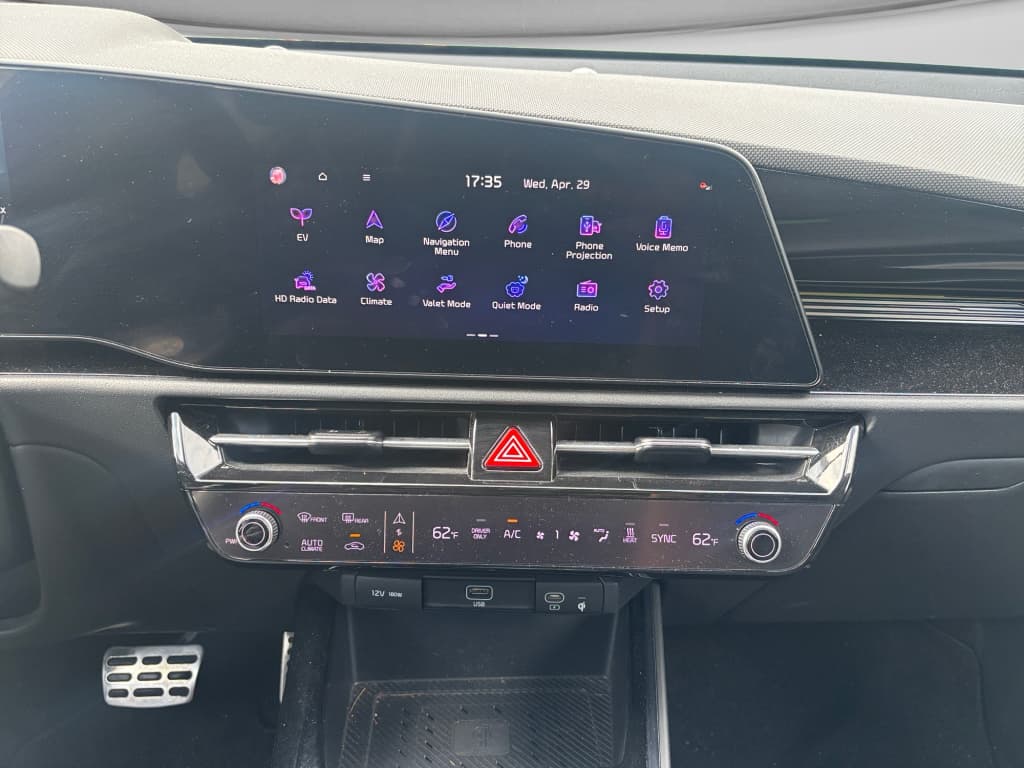 2023 Kia Niro EV view 7