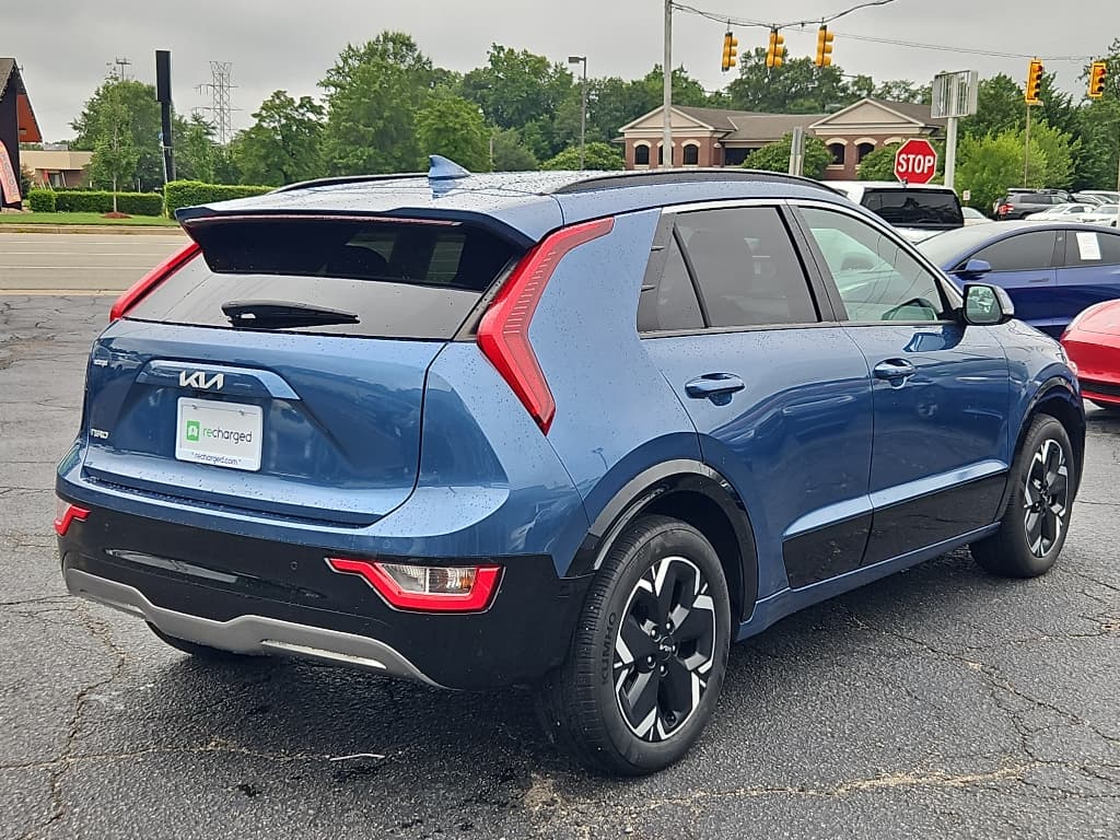 2023 Kia Niro EV view 3
