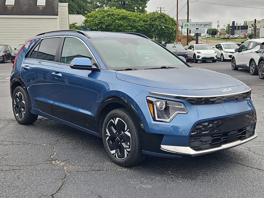 2023 Kia Niro EV view 4
