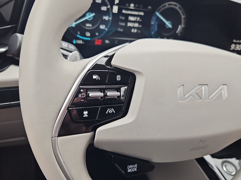 2023 Kia Niro EV view 9