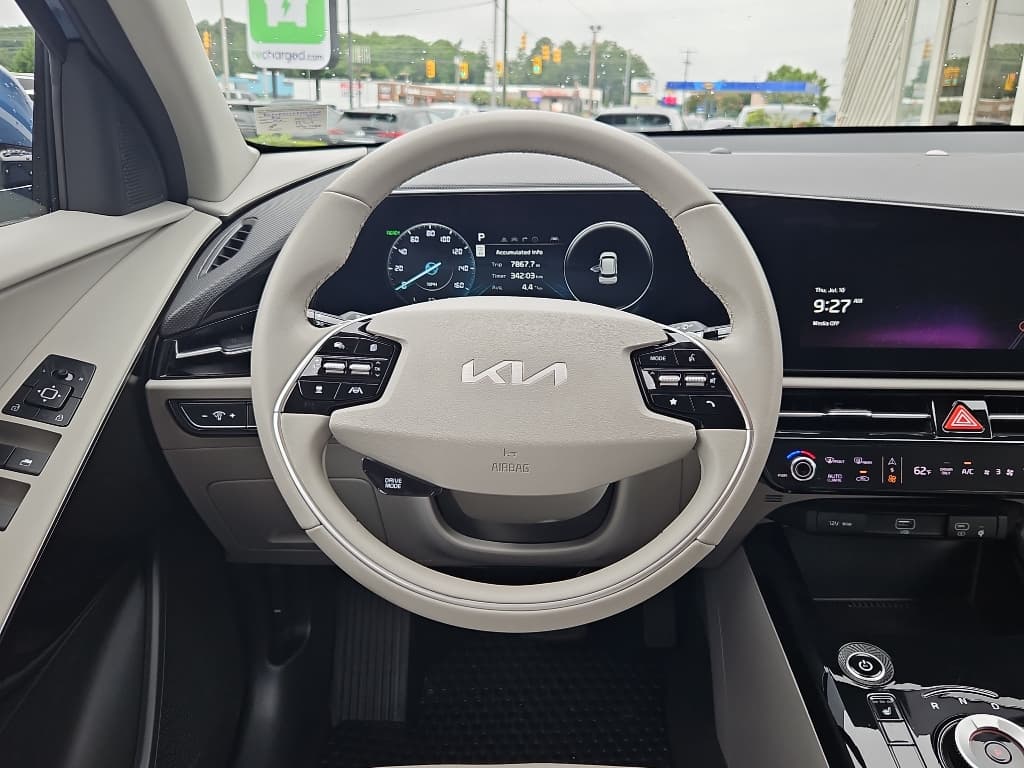 2023 Kia Niro EV view 8