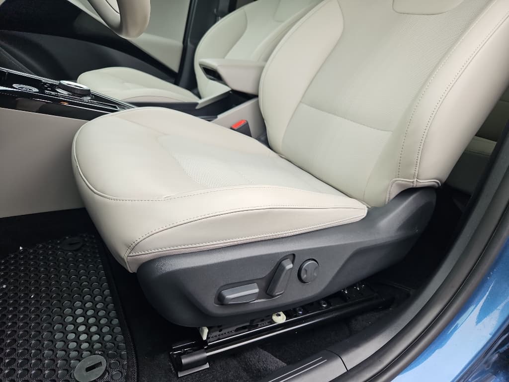 2023 Kia Niro EV view 7