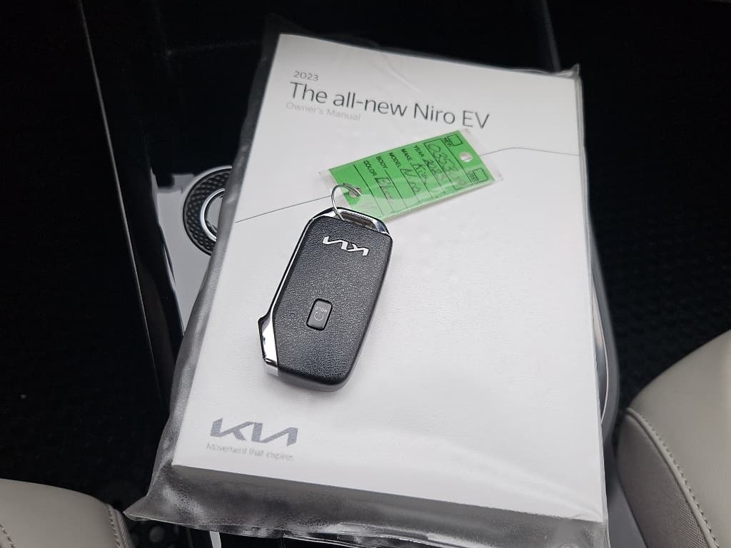 2023 Kia Niro EV view 20