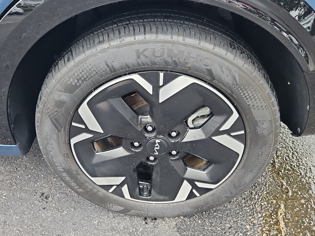 2023 Kia Niro EV view 27