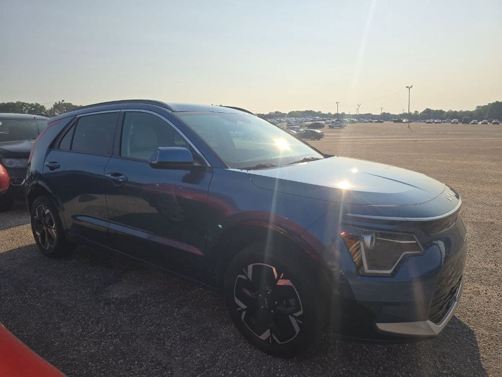 2023 Kia Niro EV view 3