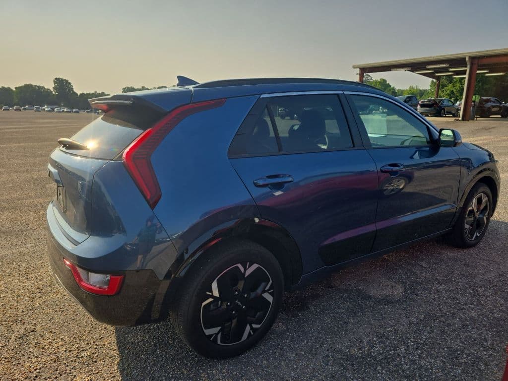 2023 Kia Niro EV view 4