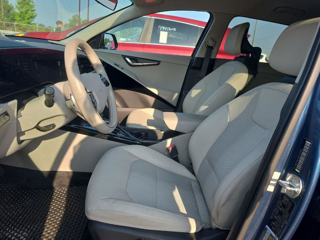2023 Kia Niro EV view 8