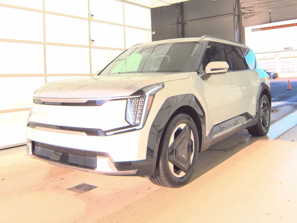 2024 Kia EV9 view 1