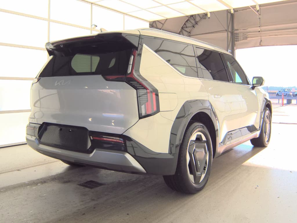 2024 Kia EV9 view 3