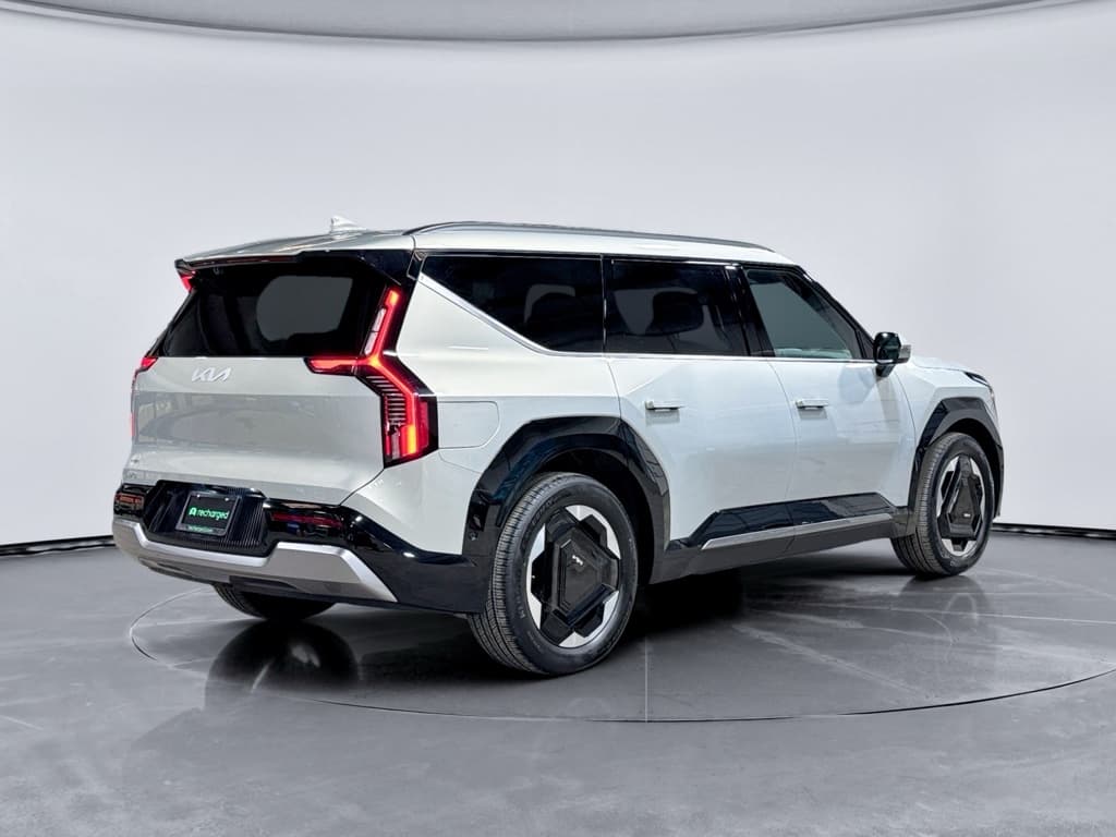 2024 Kia EV9 view 3