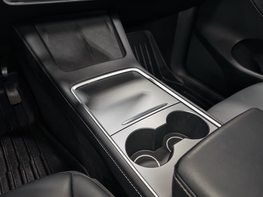2024 Tesla Model Y view 17