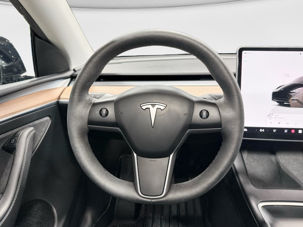 2024 Tesla Model Y view 7