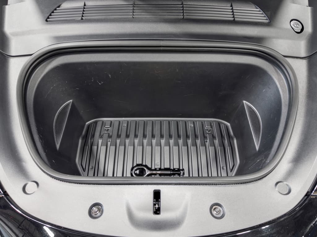 2024 Tesla Model Y view 25