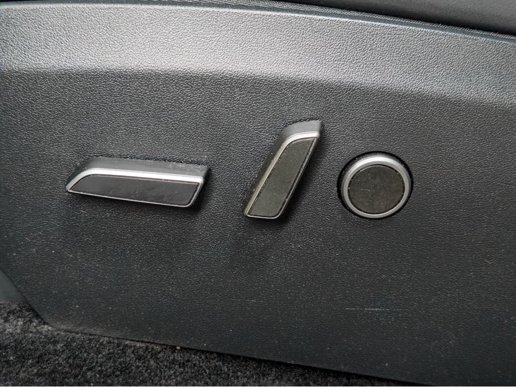2024 Tesla Model Y view 6