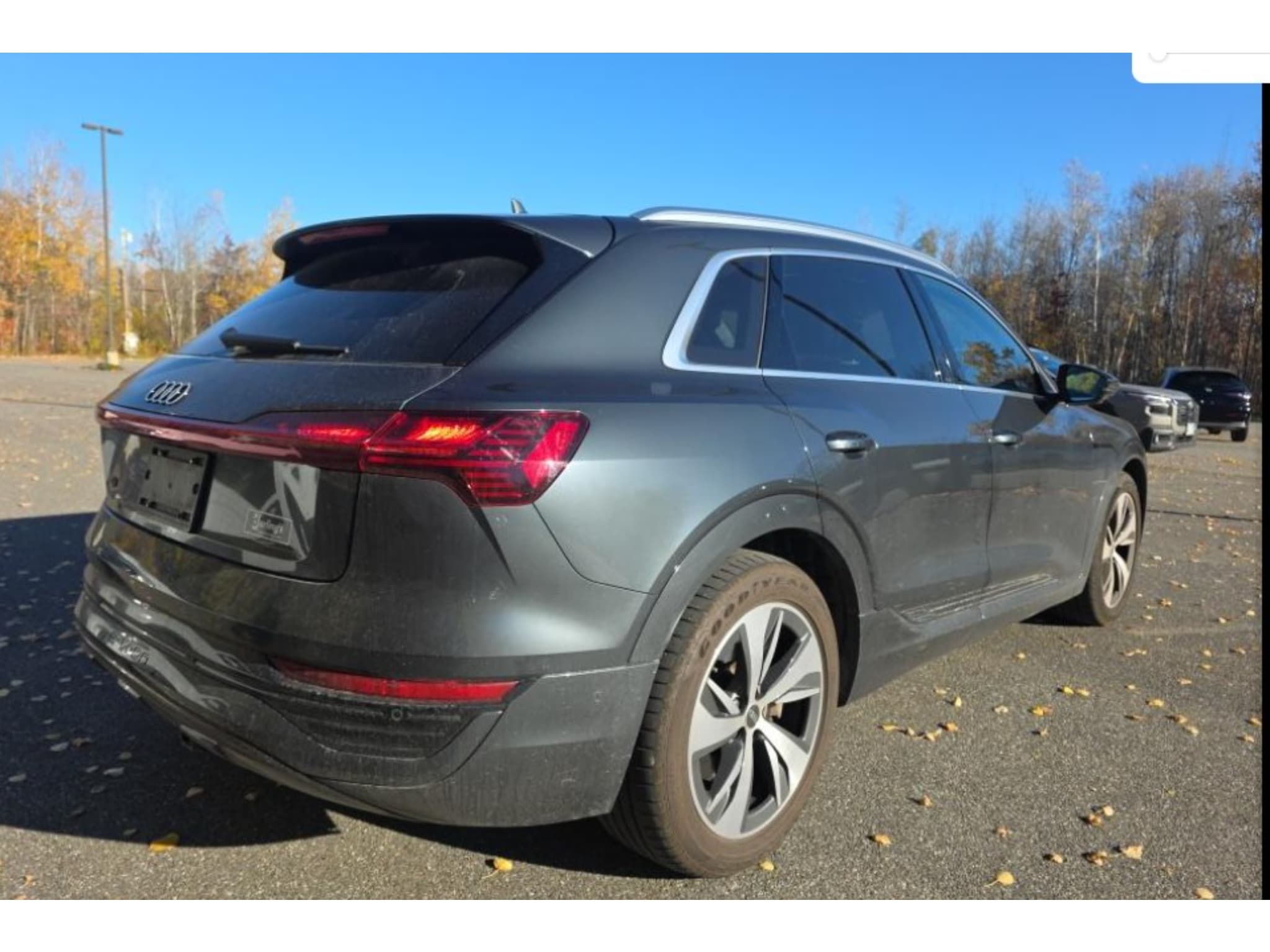 2024 Audi Q8 e-tron view 3