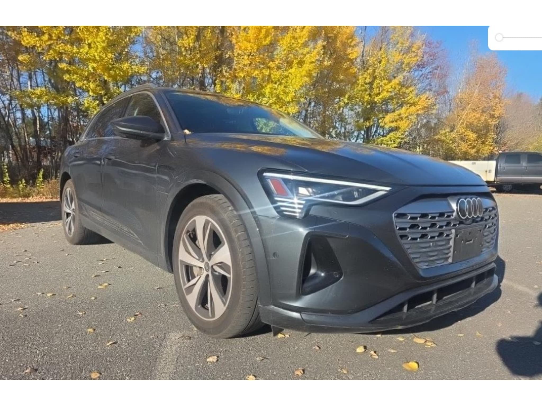 2024 Audi Q8 e-tron view 4