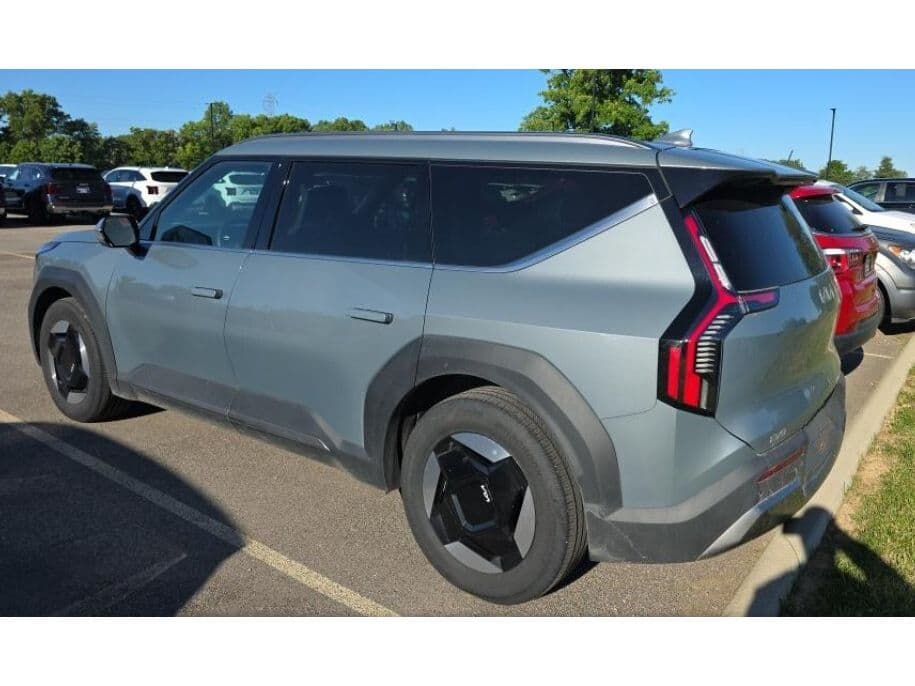 2024 Kia EV9 view 3