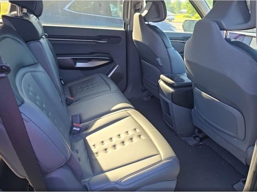 2024 Kia EV9 view 6