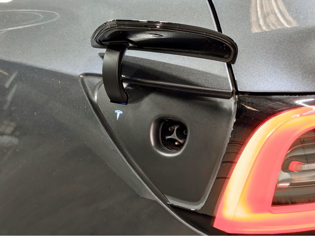 2023 Tesla Model Y view 5