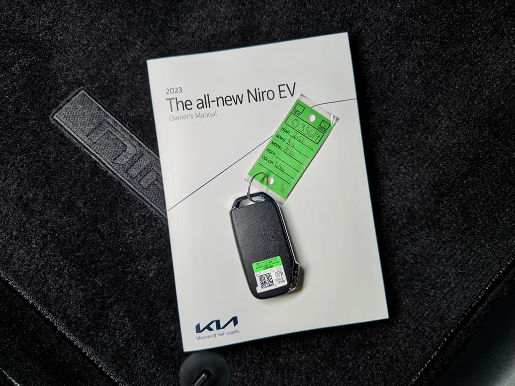 2023 Kia Niro EV view 24