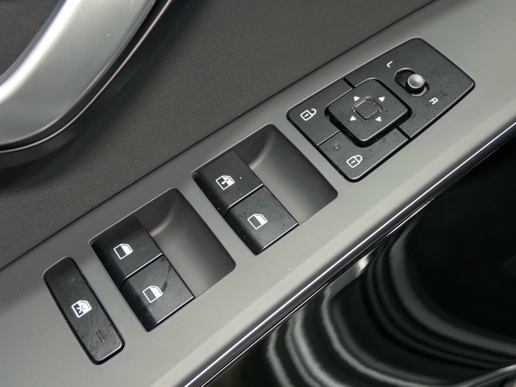 2023 Kia Niro EV view 8