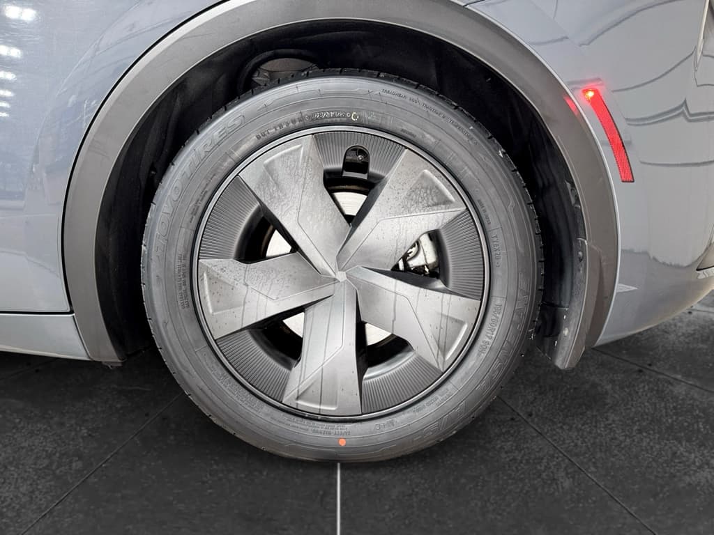 2024 Toyota Prius Prime view 26