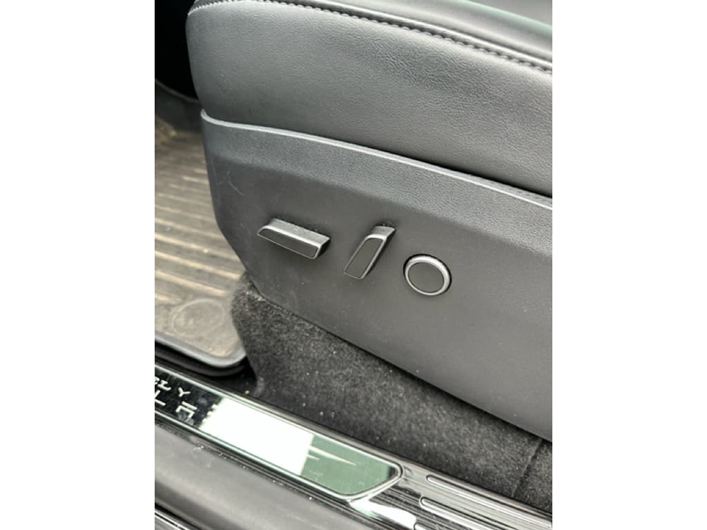 2023 Tesla Model Y view 5